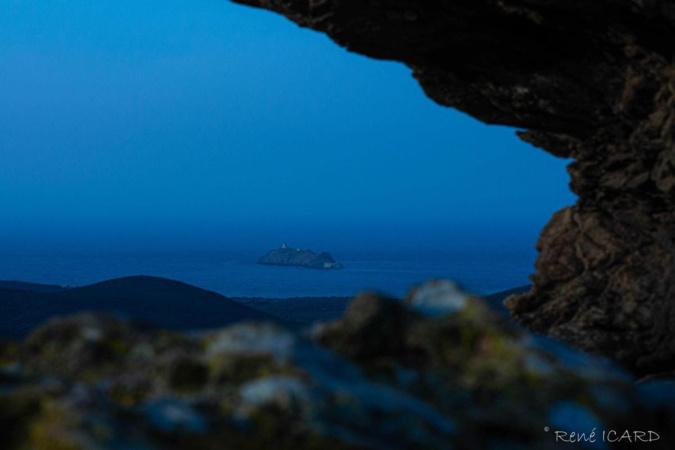La photo du jour : l'îlot de la Giraglia a la tombée de la nuit 