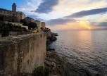 A maghina : À l’albore di Bastia, trà petra è mare