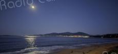 La photo du jour : le ciel, la lune, la mer et le golfe d'Ajaccio