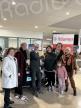 Inseme a remis les clefs de la voiture à la gagnante de sa tombola de Noël 