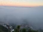 Bastia disparait sous un épais nuage de brume