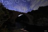 La photo du jour : le pont du Taravu dans la nuit étoilée 