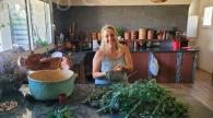 Chasseuse de plantes, Florence Weis, est une magicienne des saveurs naturelles
